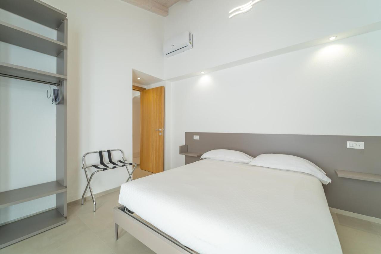 Nuova -Luxury Rooms & Apartment- ออลเบีย ภายนอก รูปภาพ